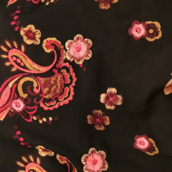Gorgeous NWT ECI Black Floral Embroidered Dress - Picture 3 of 4